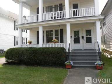 Main picture of 648 James St