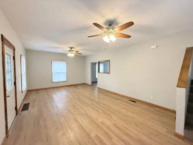 Main picture of 1102 N Madison St