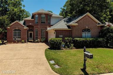 Main picture of 1009 Village Green Ct