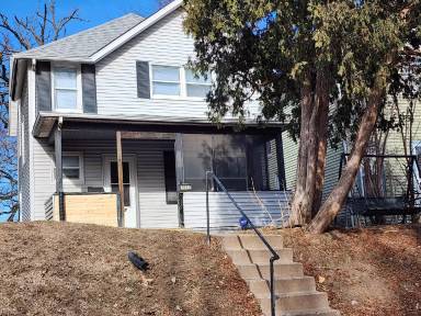 Main picture of 1012 E 15th St