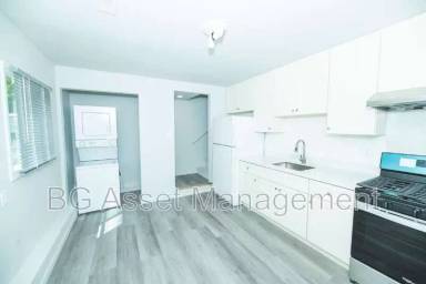 Main picture of 3025 Yolo Ave