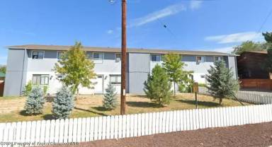 Main picture of 1322 E 7th St