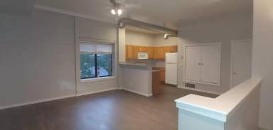 Main picture of 70 W 6th Ave