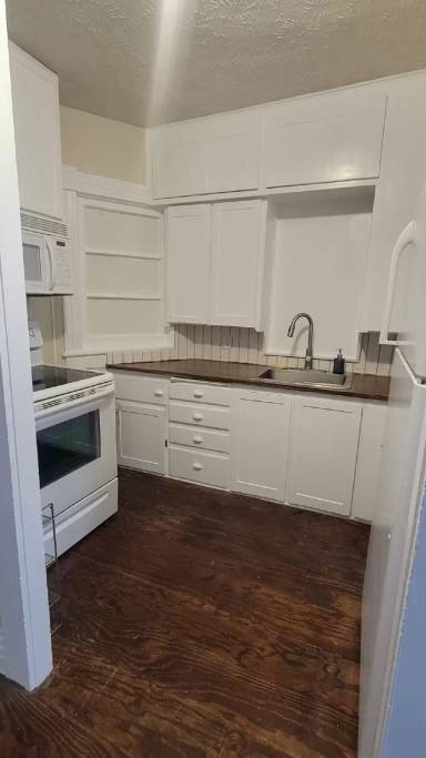 Main picture of 4825 Calvert St