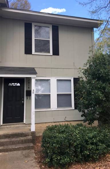 Main picture of 2800 Clark St