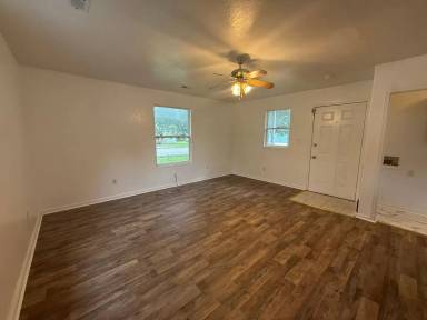 Main picture of 2323 E Division St