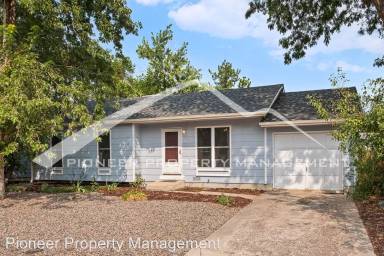 Main picture of 3224 S Dudley St