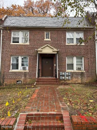 Main picture of 215 Adams St NE