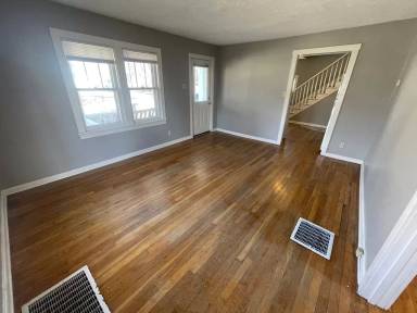 Main picture of 725 W Dixie St