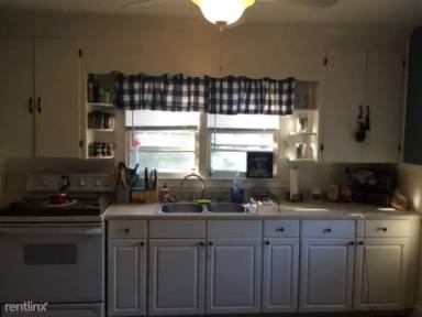 Main picture of 321 Bruce St