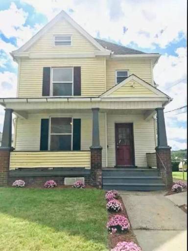 Main picture of 422 E Reynolds St
