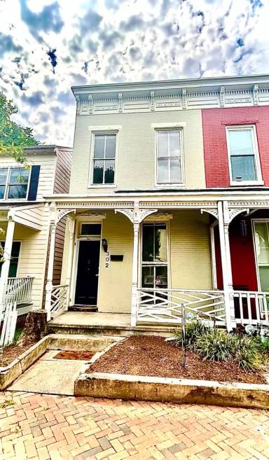 Main picture of 302 S Laurel St
