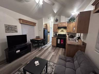 Main picture of 100 Dallas St