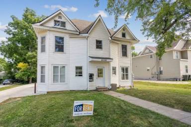 Main picture of 2110 College St