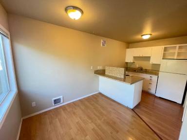 Main picture of 5507 SE Lafayette St