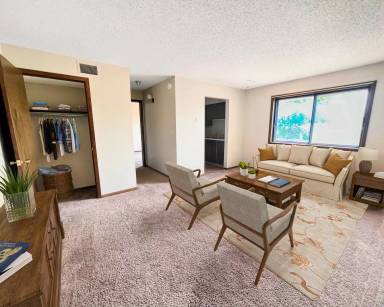 Main picture of 2810 Grand Ave