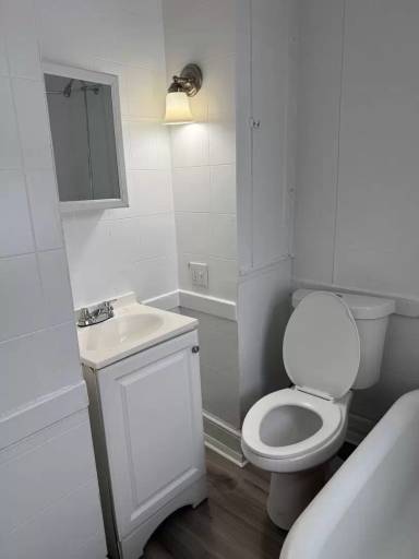 Main picture of 3010 E 123rd St