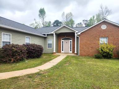 Main picture of 110 Old Mill Ct