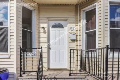 Main picture of 130 Elm St