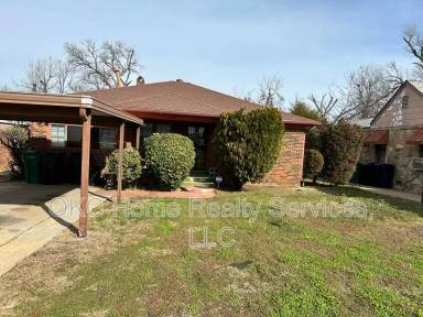 Main picture of 2213 E Madison St