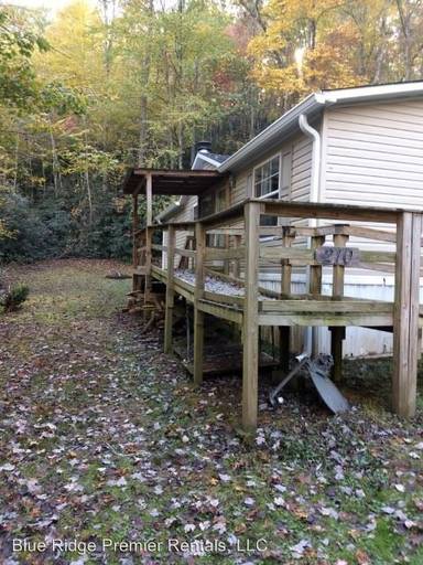Main picture of 210 Ivory Ln