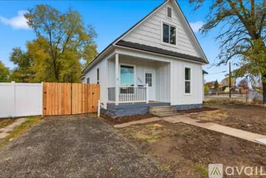 Main picture of 3008 E Wellesley Ave