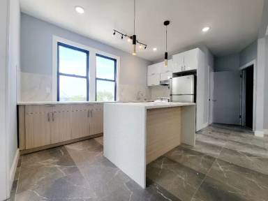 Main picture of 281 Cator Ave