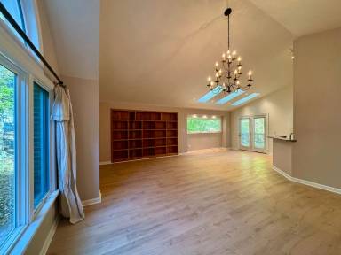 Main picture of 201 Wild Oak Ln