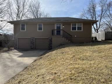Main picture of 304 SW Blarney Ct