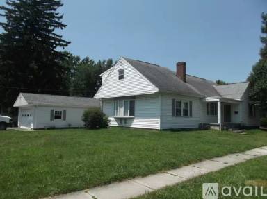 Main picture of 704 Carnahan Ave