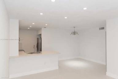 Main picture of 2725 W 66th St