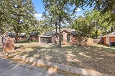Main picture of 413 Meadowcrest Dr