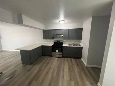 Main picture of 915 N Vicentia Ave