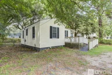 Main picture of 2682 Houston St
