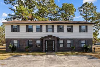 Main picture of 100 Ravenwood Dr