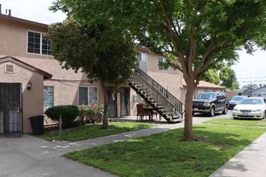 Main picture of 3935 E Clay Ave