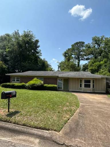 Main picture of 811 Bahama Dr