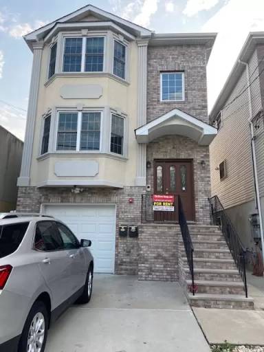 Main picture of 6 Kingsland Ave