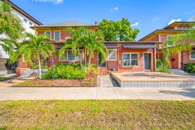 Main picture of 705 W Bay St