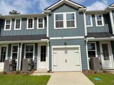 Main picture of 463 Martins Creek Blvd