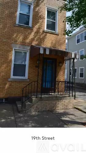 Main picture of 55 S 19th St