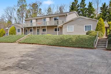 Main picture of 15 Woodstone Dr