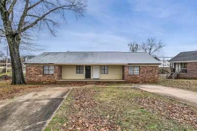 Main picture of 63 Cinnamon Dr