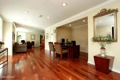 Main picture of Woodlake Townhomes