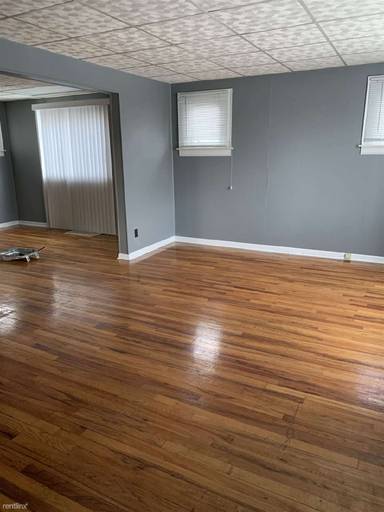 Main picture of 20733 Negaunee St