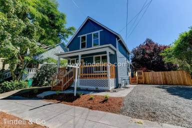 Main picture of 4218 NE Grand Ave