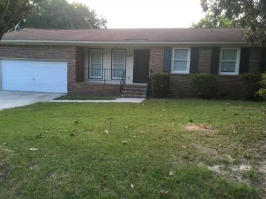 Main picture of 215 Cardinal Dr