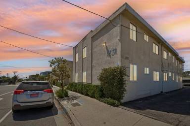 Main picture of 1735 W 120th St
