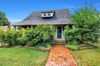 Main picture of 330 Pullen Ave