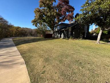 Main picture of 7701 Radford Cir